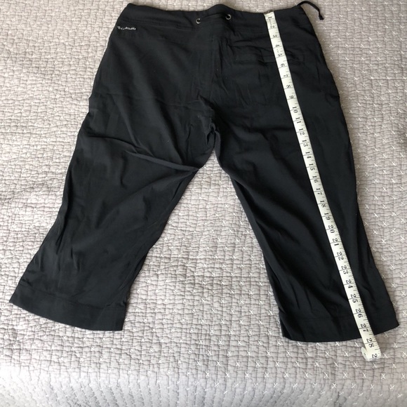 Columbia anytime outdoor shorts. - Picture 7 of 9